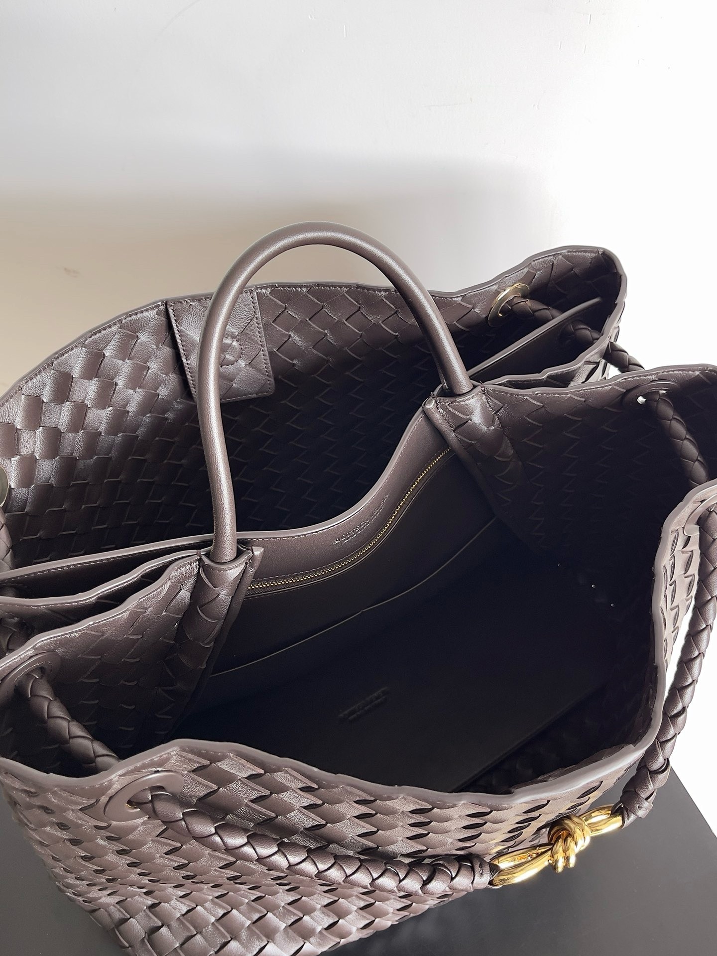 Bottega Veneta Large Andiamo bag In Fondant Intrecciato Lambskin