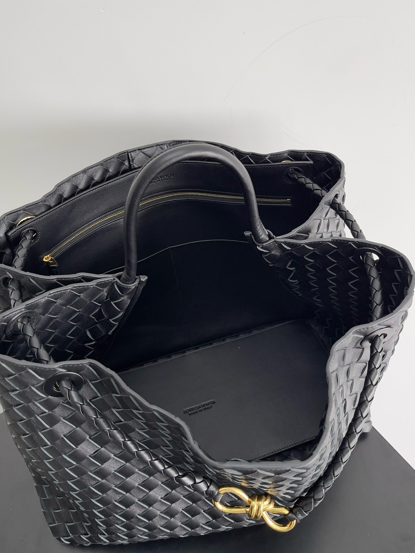 Bottega Veneta Large Andiamo bag In Black Intrecciato Lambskin