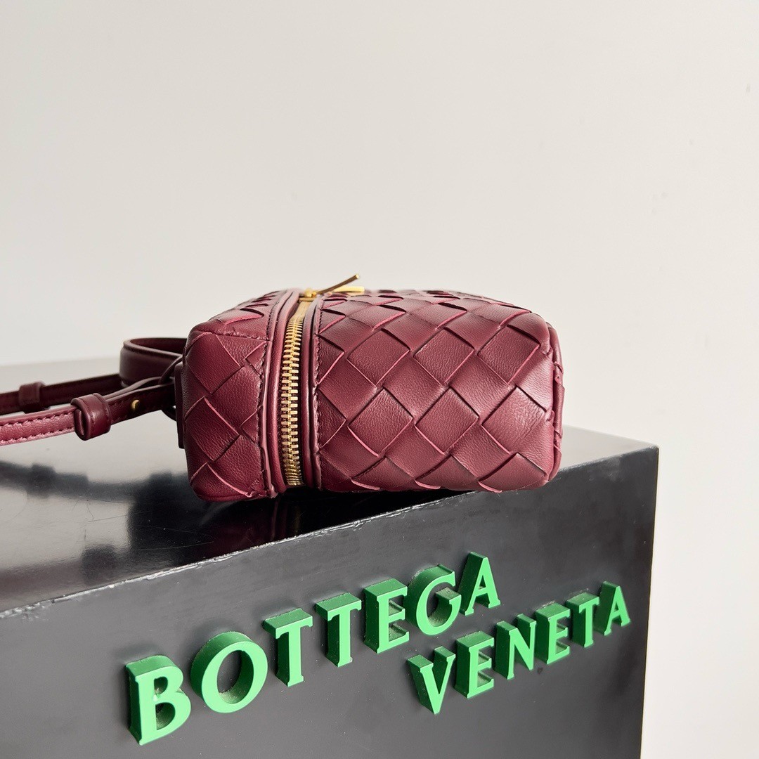 Bottega Veneta Bang Bang Vanity Case in Cherry Intrecciato Leather