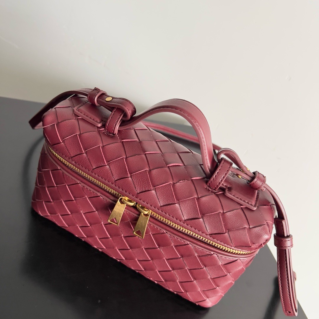 Bottega Veneta Bang Bang Vanity Case in Cherry Intrecciato Leather