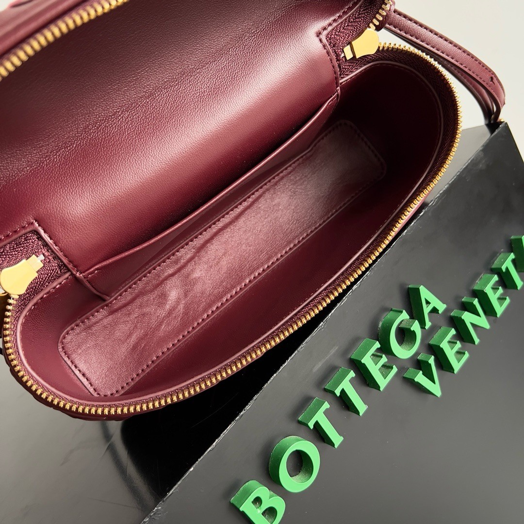 Bottega Veneta Bang Bang Vanity Case in Cherry Intrecciato Leather