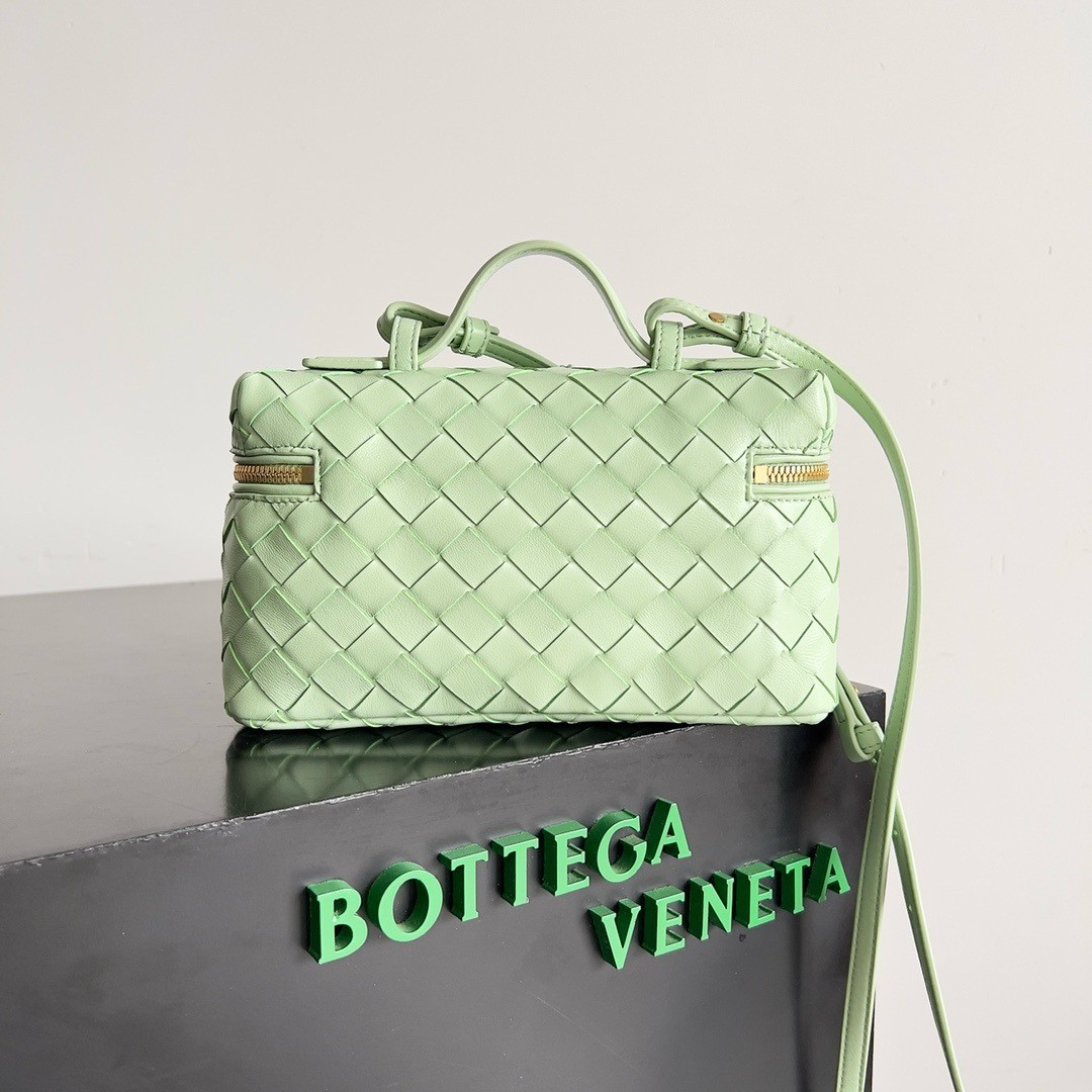 Bottega Veneta Bang Bang Vanity Case in Mint Intrecciato Leather