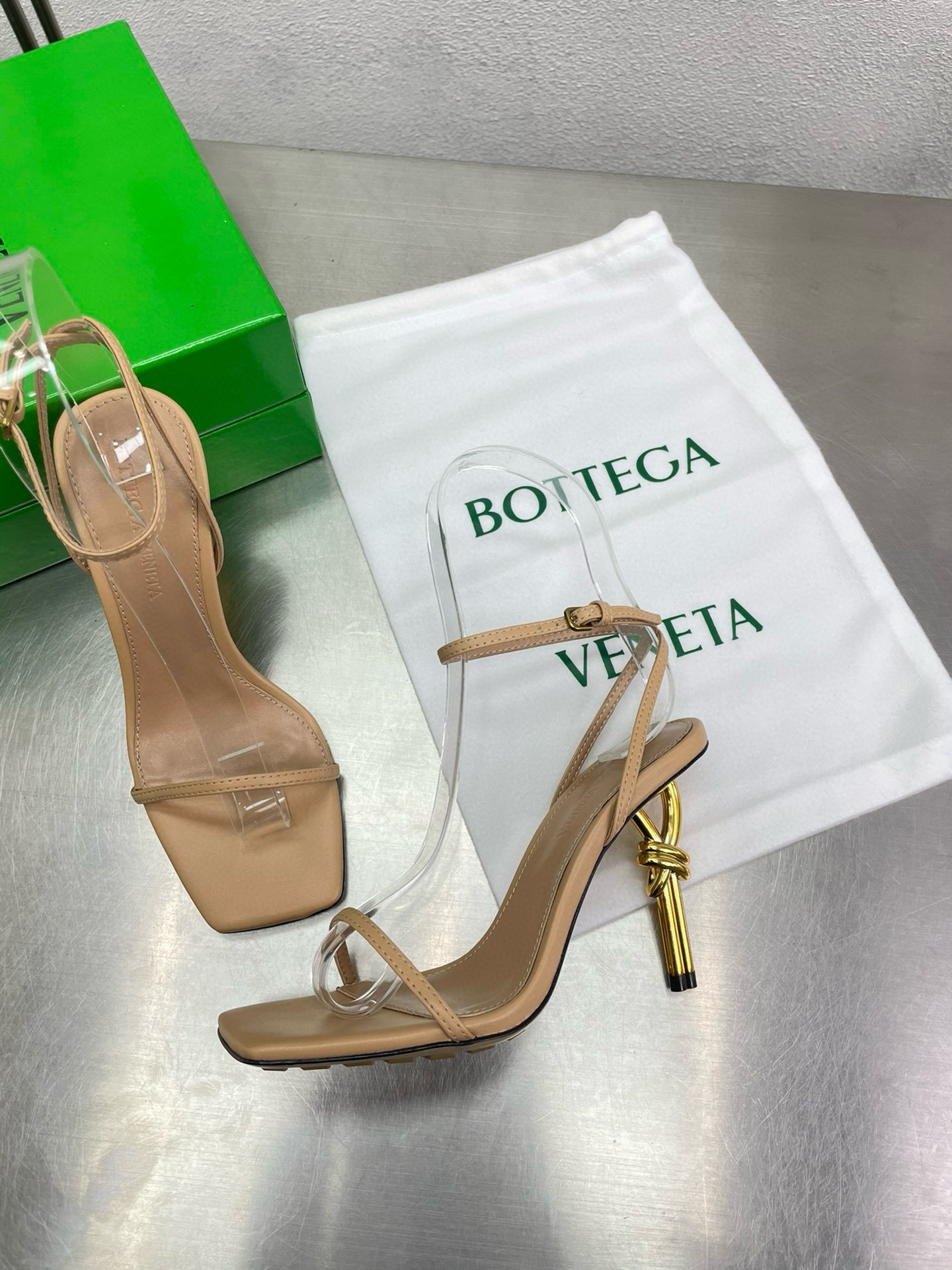 Bottega Veneta Knot Sandals 90mm in Beige Lambskin