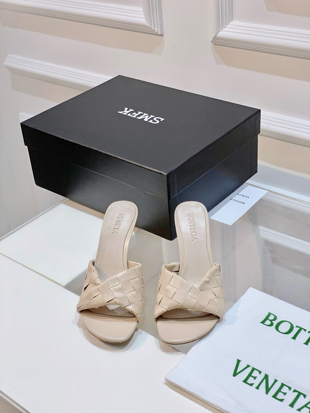 Bottega Veneta Blink Mules 80mm in Beige Intrecciato Lambskin