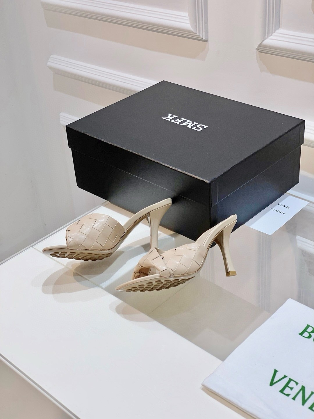 Bottega Veneta Blink Mules 80mm in Beige Intrecciato Lambskin