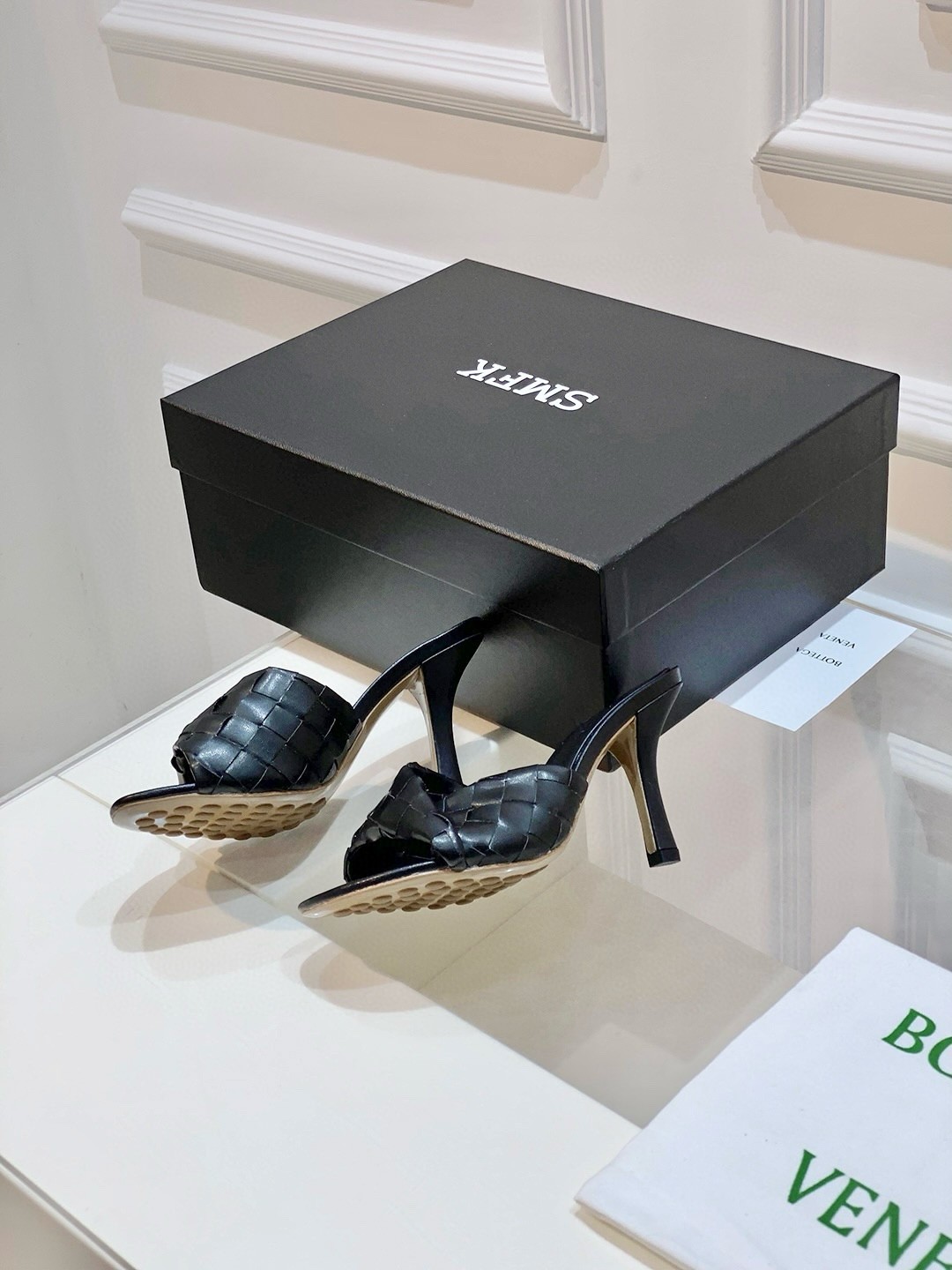 Bottega Veneta Blink Mules 80mm in Black Intrecciato Lambskin