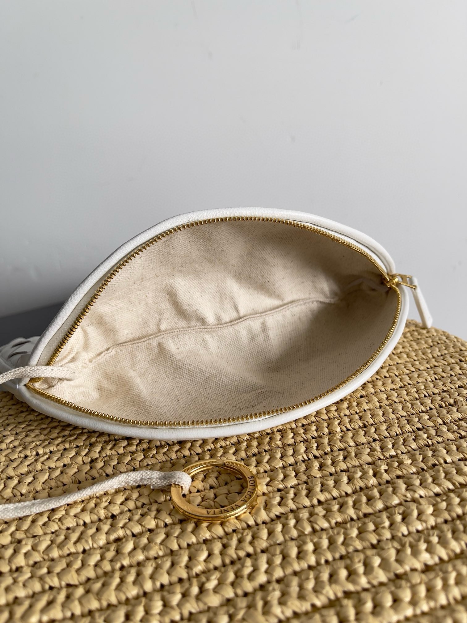 Bottega Veneta Gemelli Medium Bag in Natural Raffia