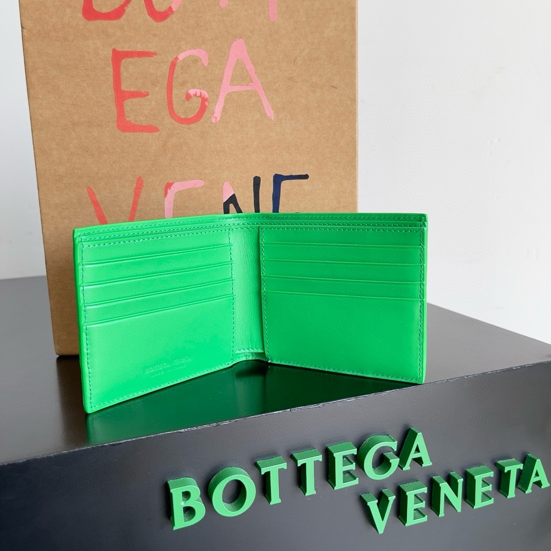 Bottega Veneta Bi-fold Wallet in Parakeet Intrecciato Calfskin