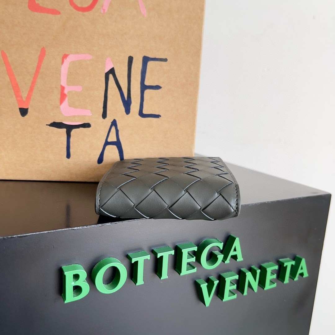 Bottega Veneta Bi-fold Wallet in Slate Intrecciato Calfskin