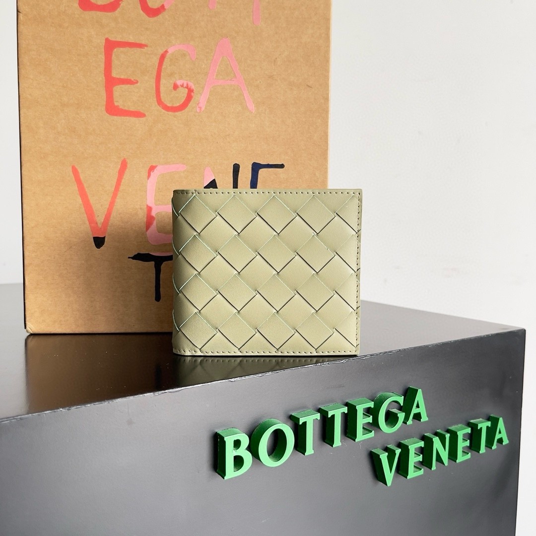 Bottega Veneta Bi-fold Wallet in Travertine Intrecciato Calfskin