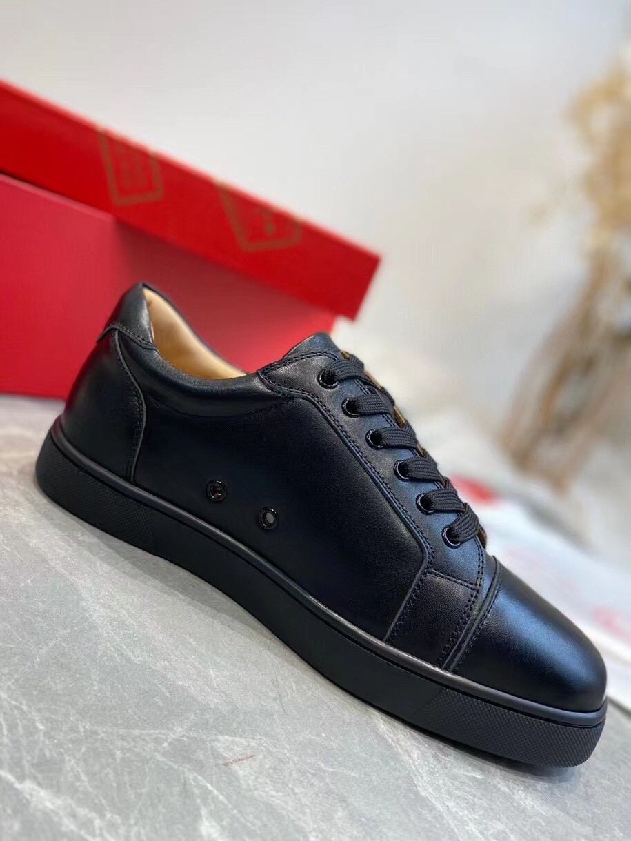 Christian Louboutin Men's Louis Junior Flat Sneakers In Black Leathe