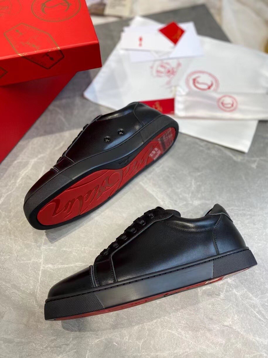 Christian Louboutin Men's Louis Junior Flat Sneakers In Black Leathe