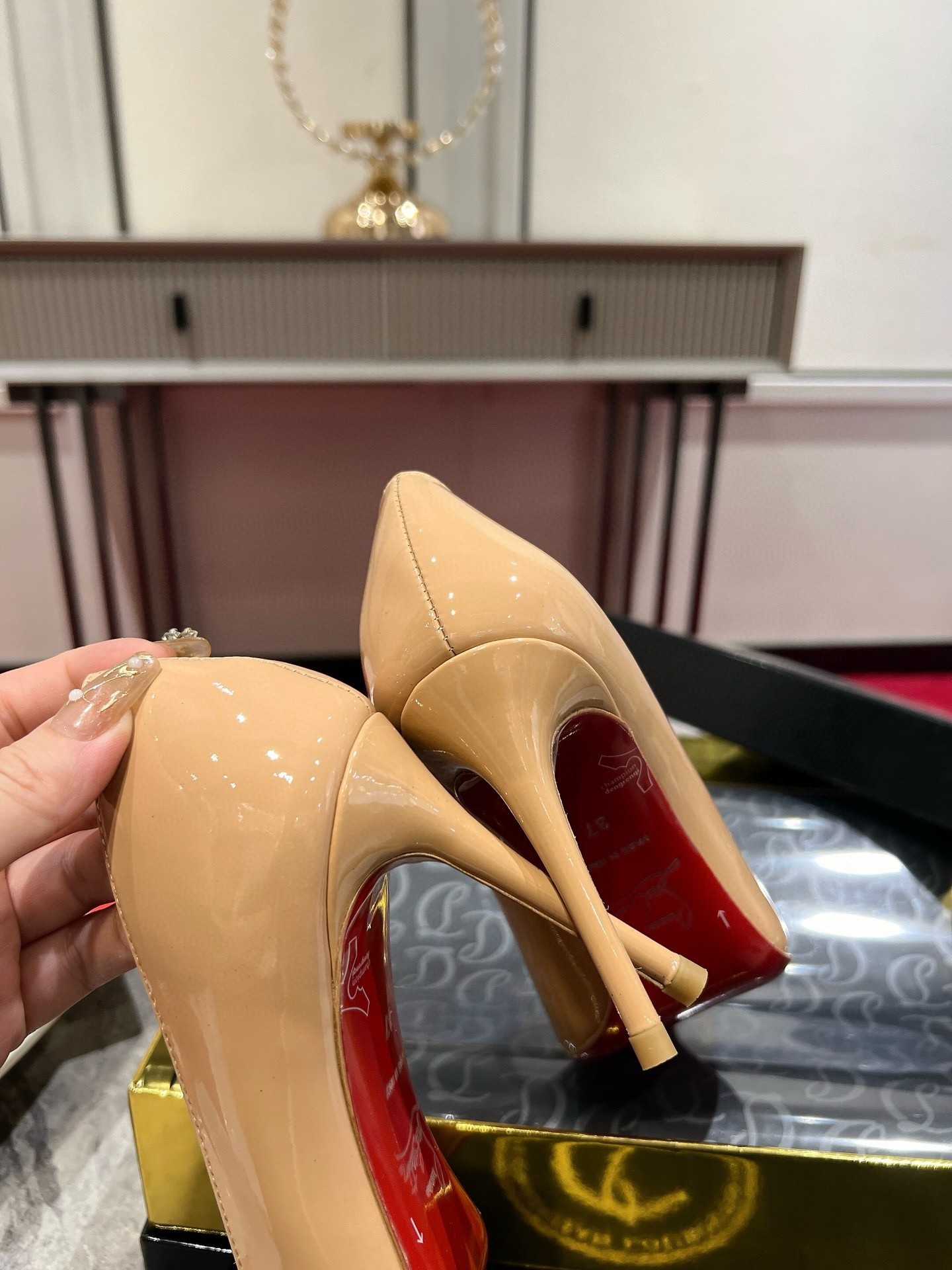 Christian Louboutin Kate Pumps 85mm in Nude Patent Leather