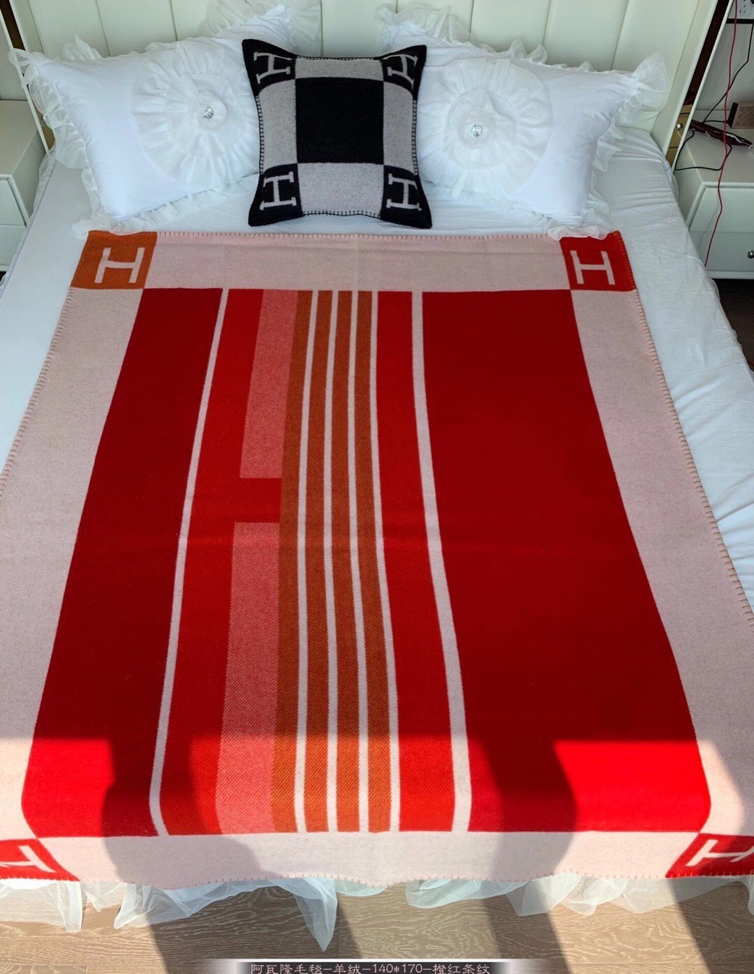 Hermes Geranium Avalon Vibration Throw Blanket