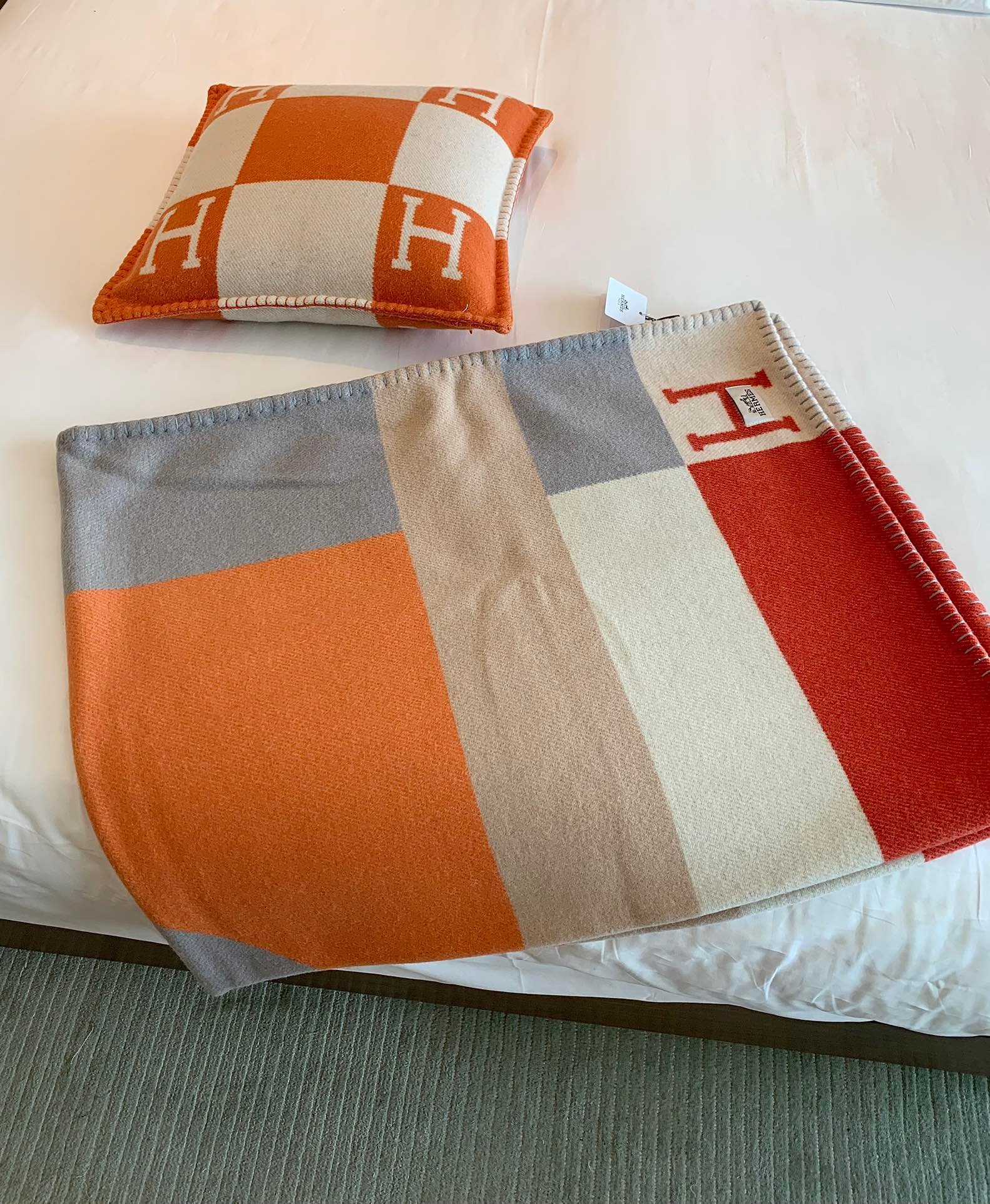 Hermes H Drapeau Blanket in Terracotta and Grey Cashmere