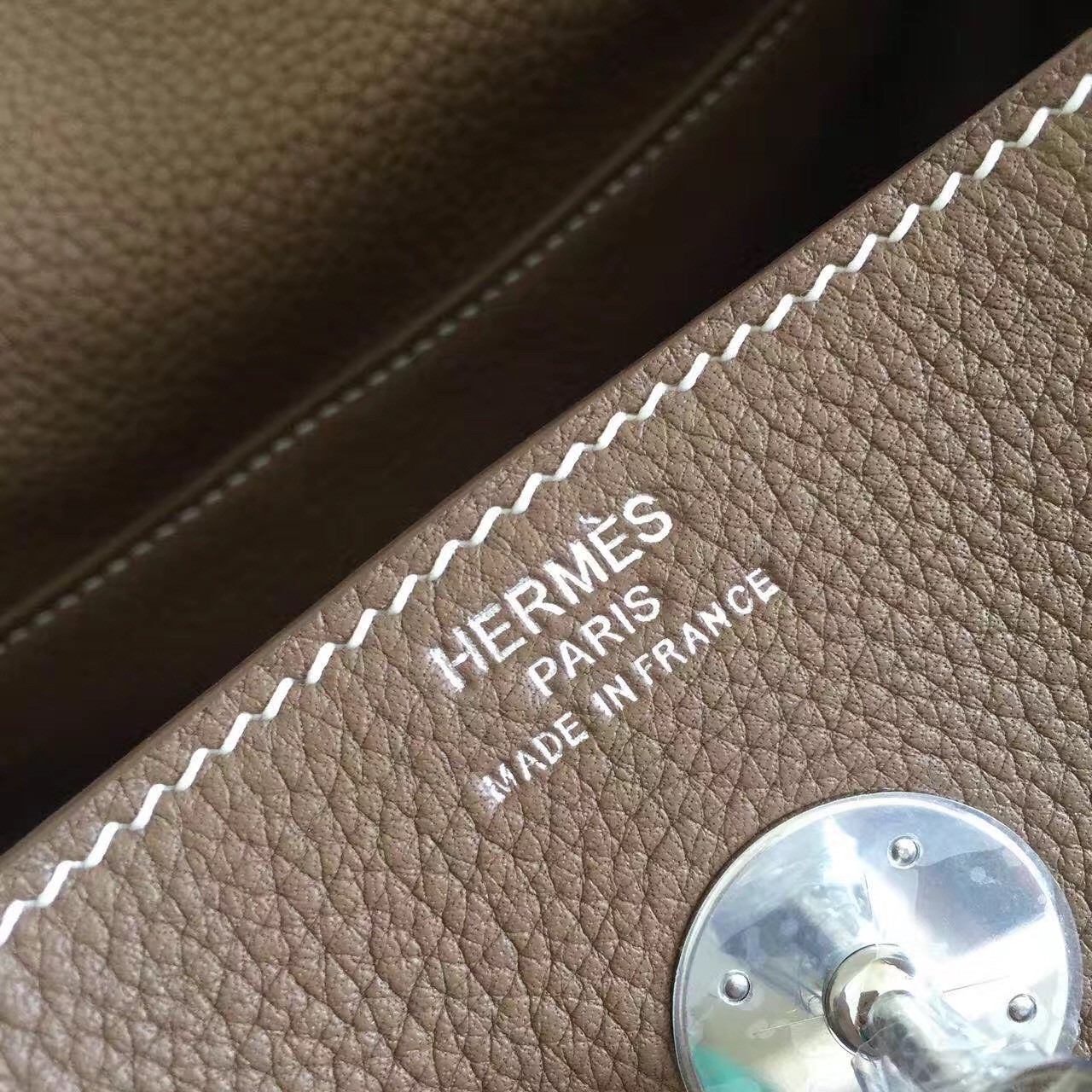 Hermes Taupe Lindy 26cm Clemence Handmade Bag