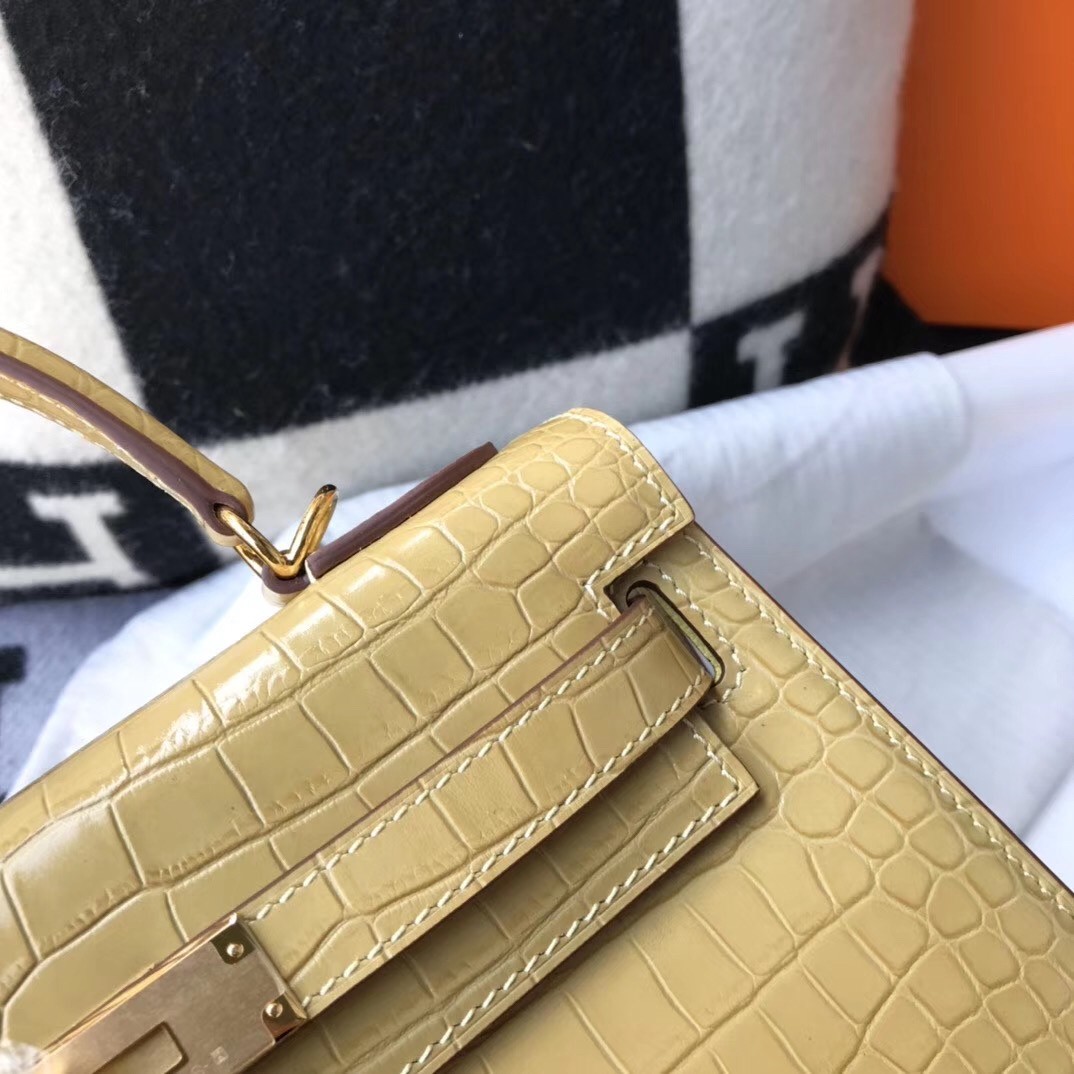 Hermes Kelly 28cm Bag In Jaune Poussin Embossed Crocodile GHW