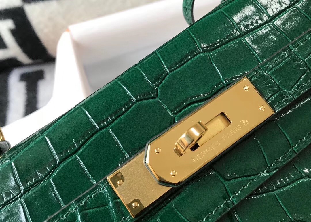 Hermes Kelly 28cm Bag In Green Embossed Crocodile GHW