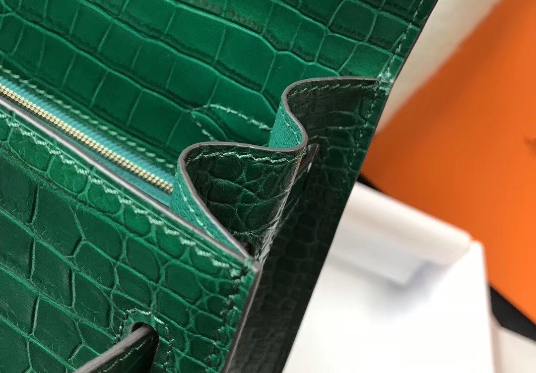 Hermes Kelly 28cm Bag In Green Embossed Crocodile GHW