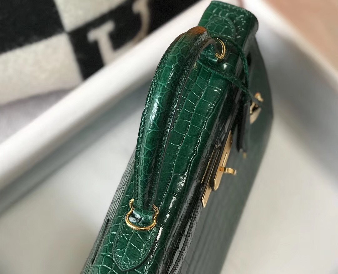 Hermes Kelly 28cm Bag In Green Embossed Crocodile GHW