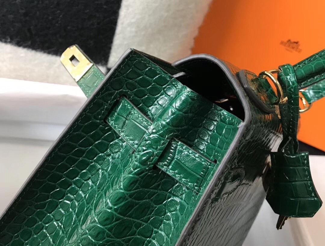 Hermes Kelly 28cm Bag In Green Embossed Crocodile GHW