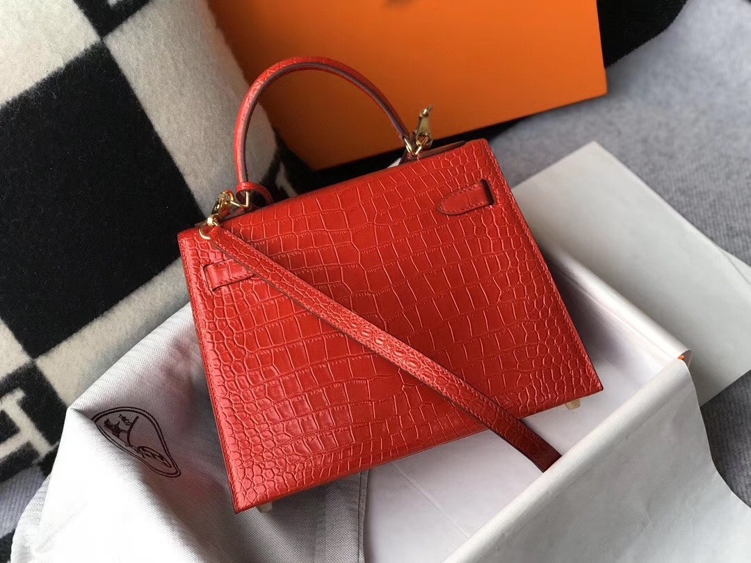 Hermes Kelly 25 cm Bag In Red Embossed Crocodile