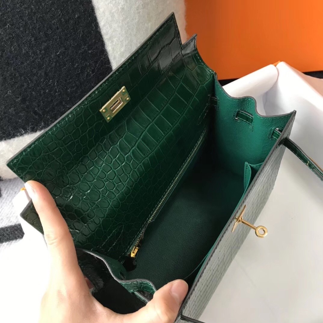 Hermes Kelly 25cm Bag In Green Embossed Crocodile