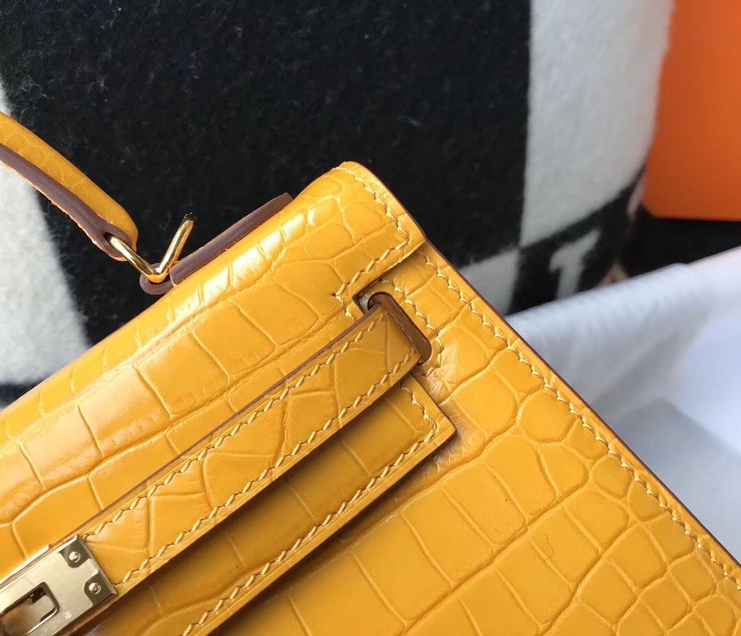 Hermes Kelly 25cm Bag In Yellow Embossed Crocodile