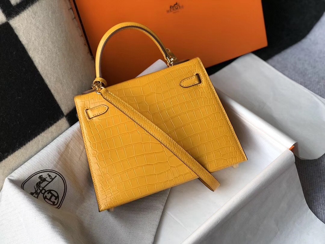 Hermes Kelly 25cm Bag In Yellow Embossed Crocodile