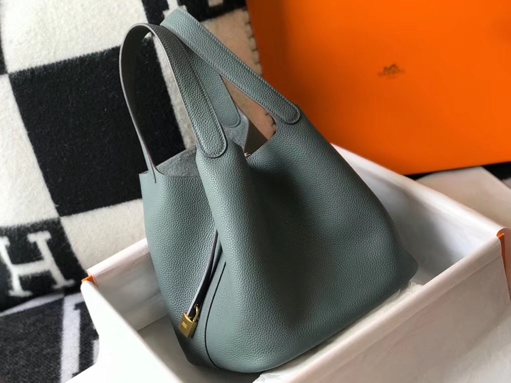 Hermes Vert Amande Picotin Lock MM 22cm Handmade Bag