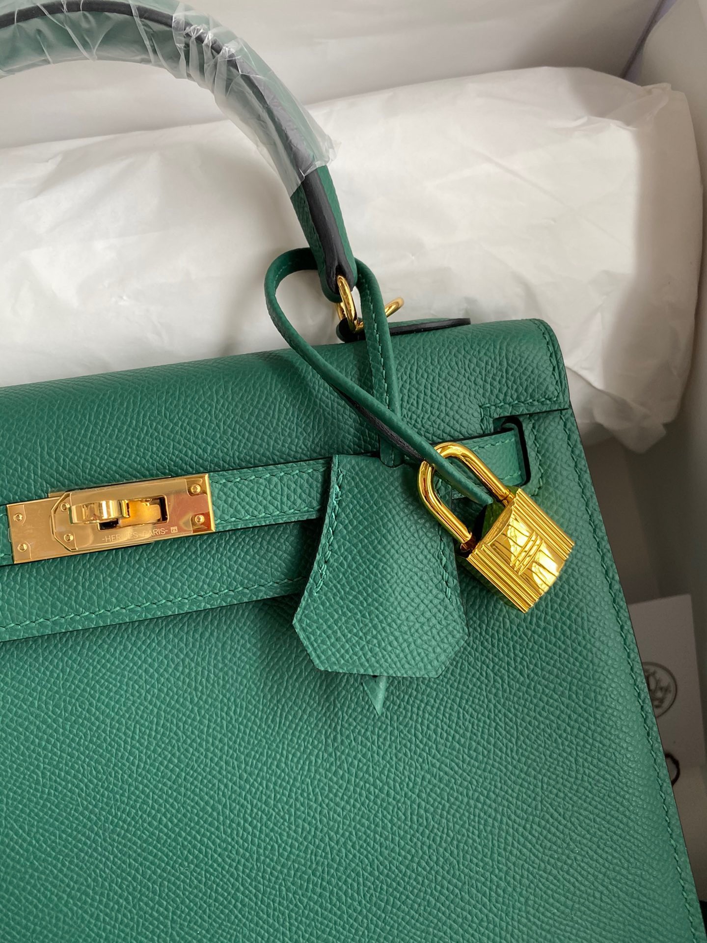 Hermes Kelly Sellier 25 Handmade Bag In Malachite Epsom Calfskin