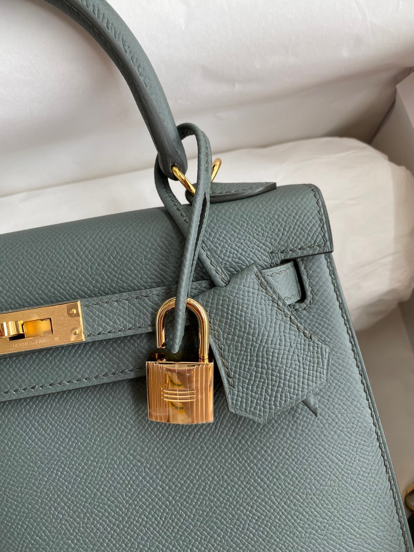 Hermes Kelly Sellier 25 Handmade Bag In Vert Amande Epsom Calfskin