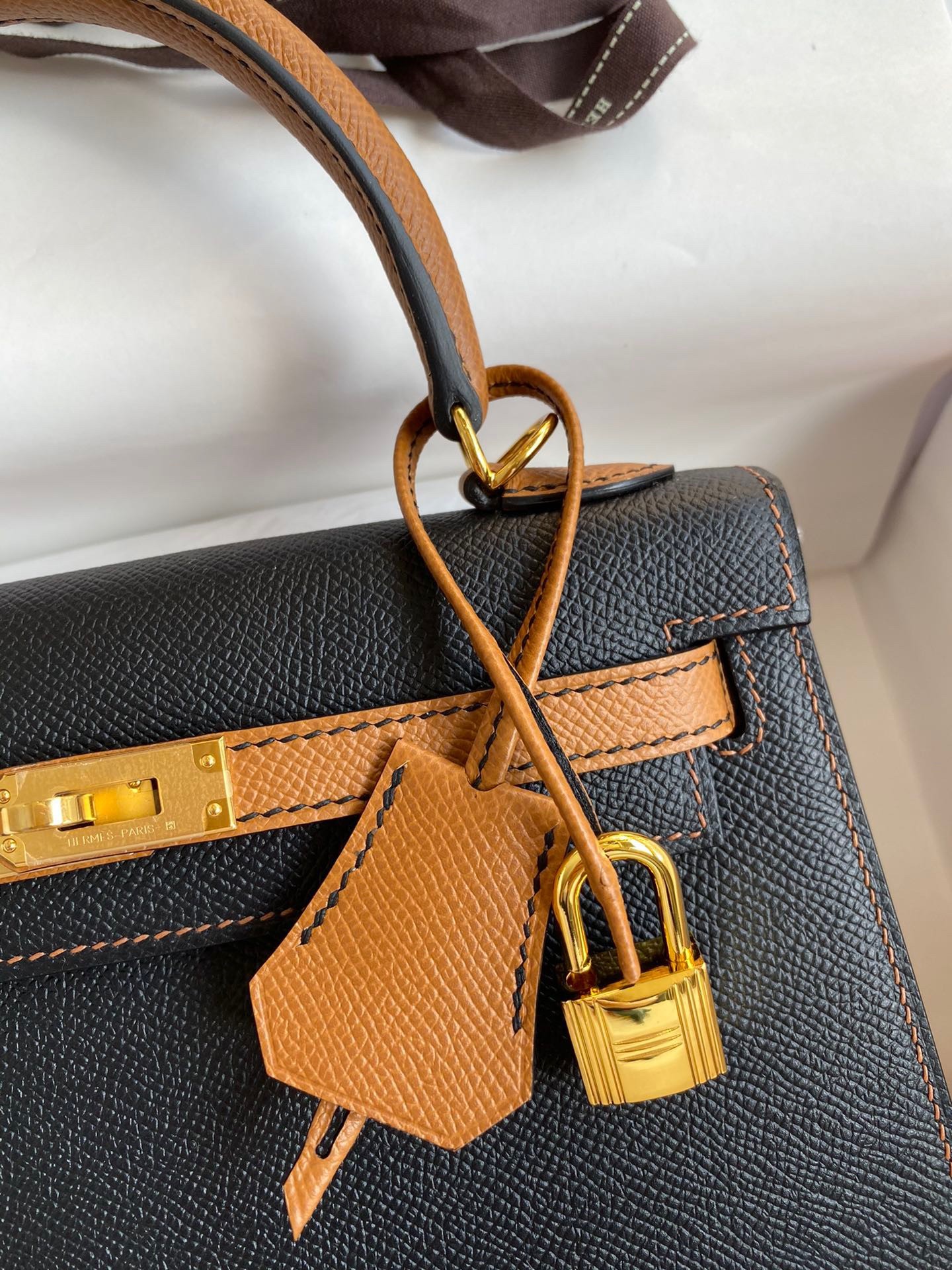 Hermes Kelly Sellier 25 Bicolor Bag in Black and Gold Epsom Calfskin