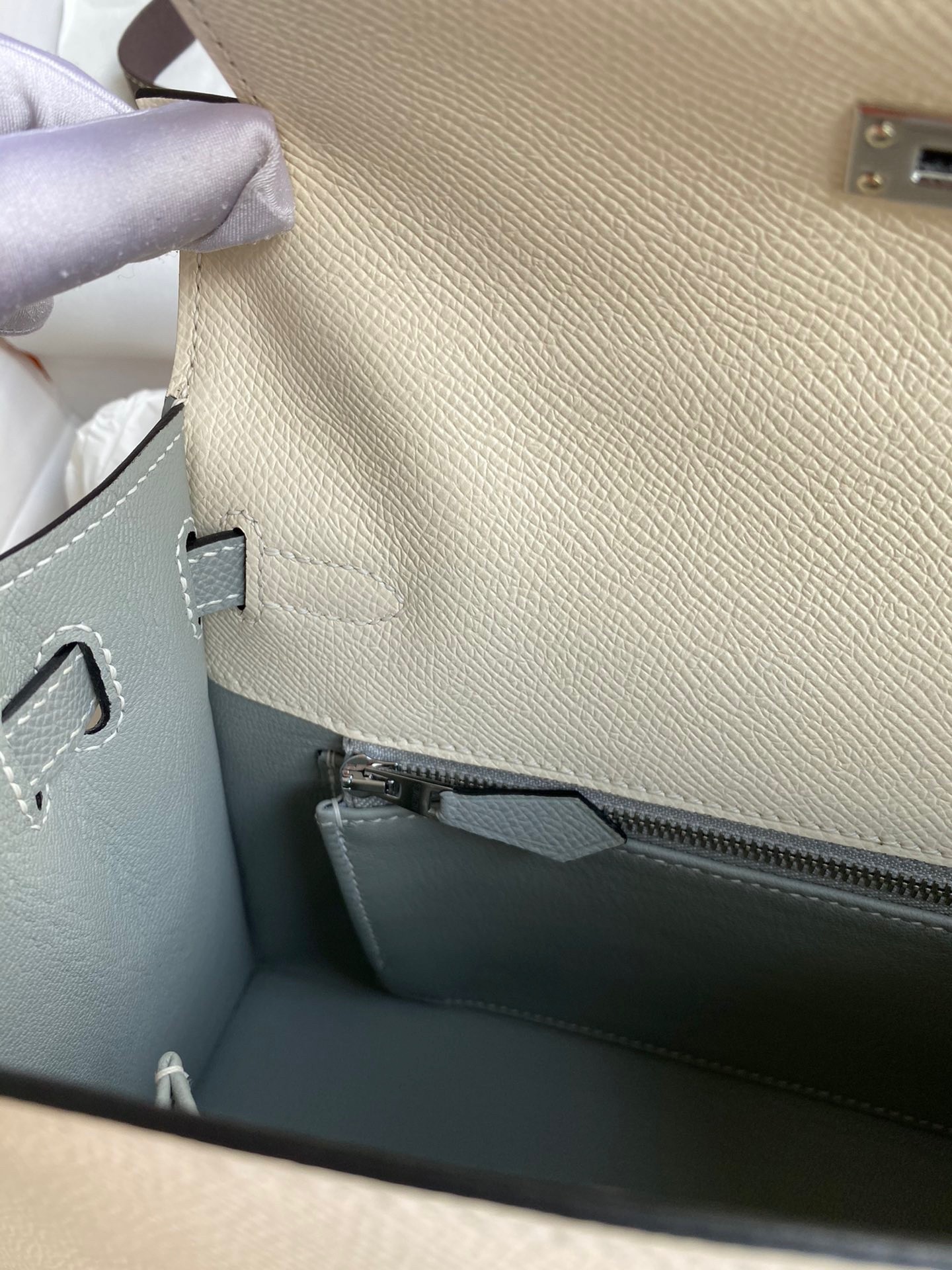 Hermes Kelly Sellier 25 Bicolor Bag in Craie and Gris Mouette Epsom Calfskin