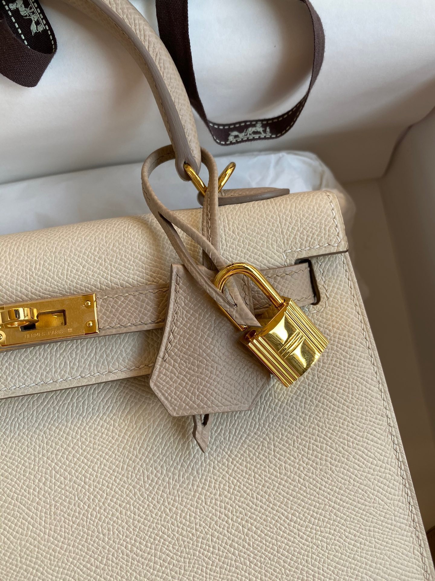 Hermes Kelly Sellier 25 Bicolor Bag in Craie and Trench Epsom Calfskin