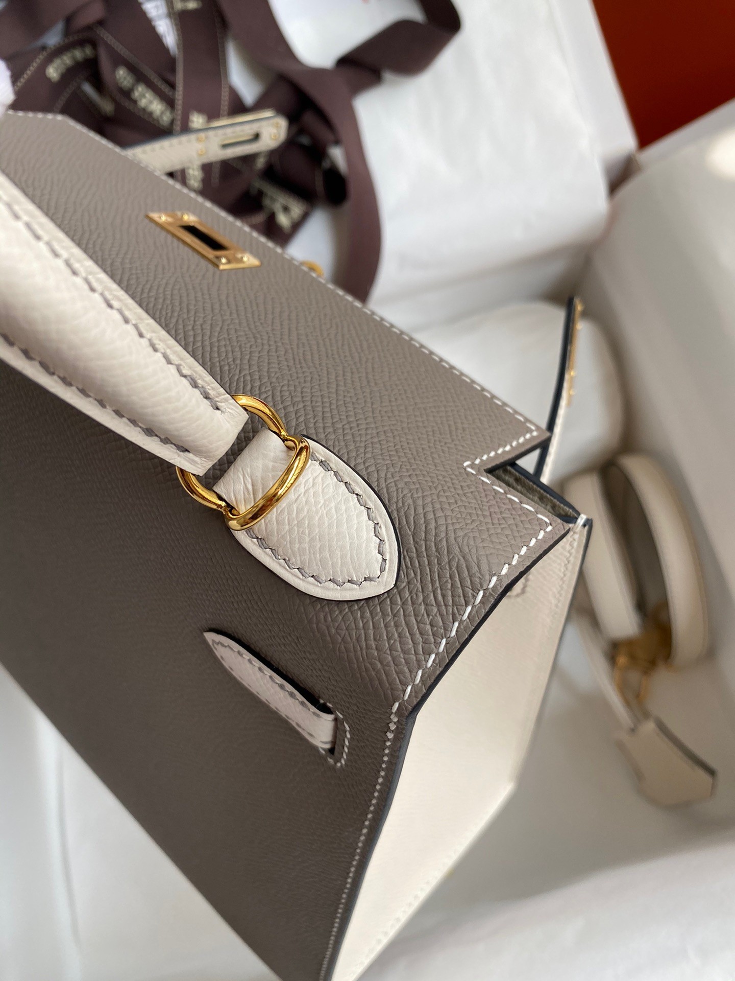 Hermes Kelly Sellier 25 Bicolor Bag in Taupe and Craie Epsom Calfskin