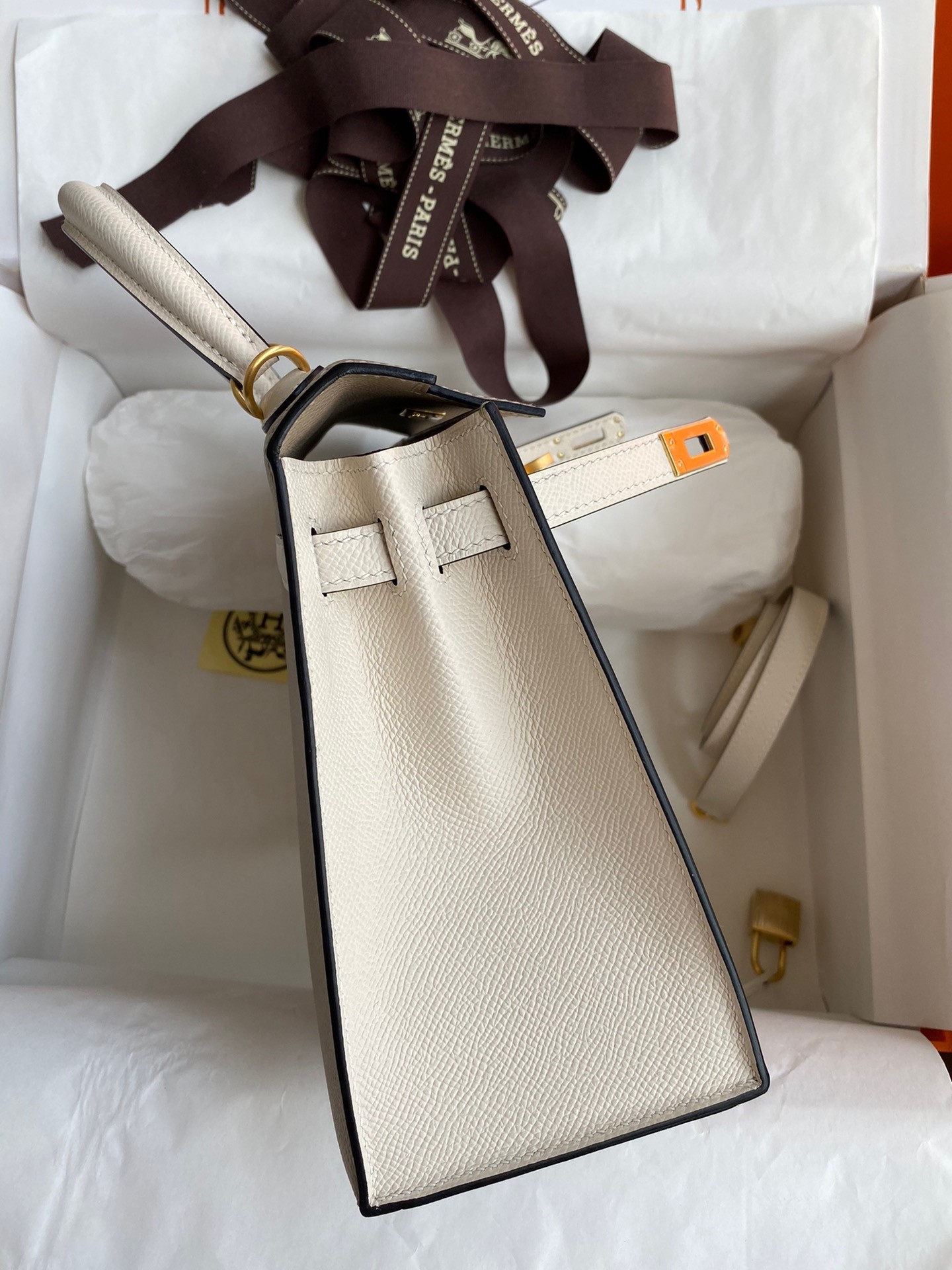 Hermes Kelly Sellier 25 Bicolor Bag in Trench and Craie Epsom Calfskin