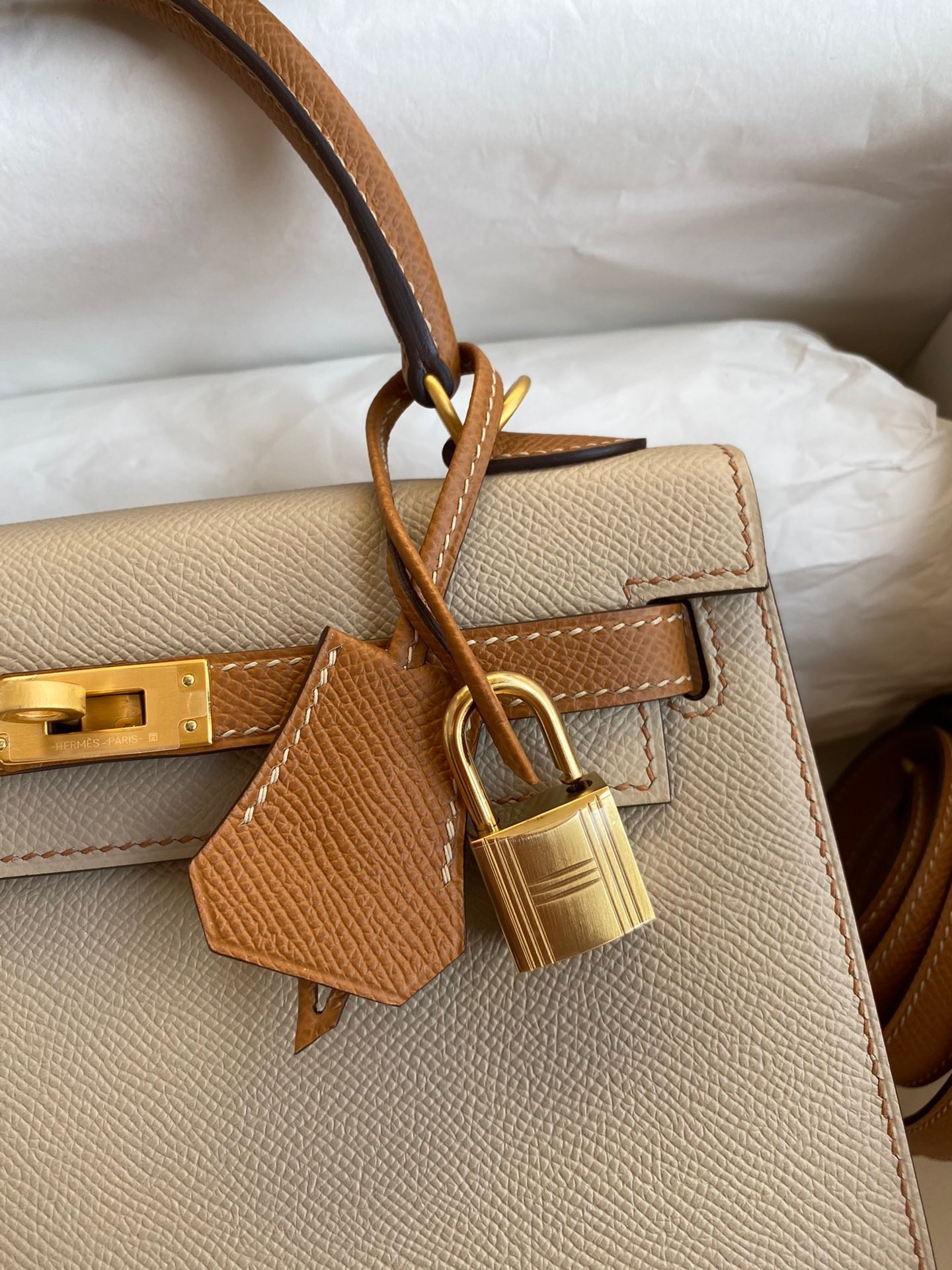 Hermes Kelly Sellier 25 Bicolor Bag in Trench and Craie Epsom Calfskin