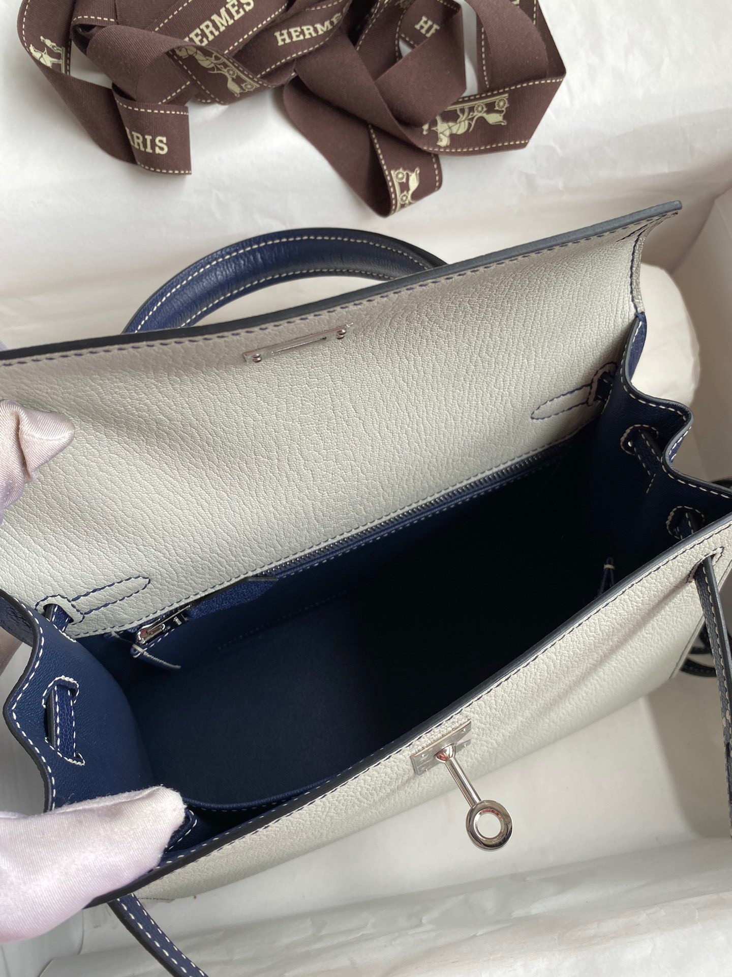 Hermes Kelly Sellier 25 Bicolor Bag in Pearl Grey and Blue Mysore Goatskin