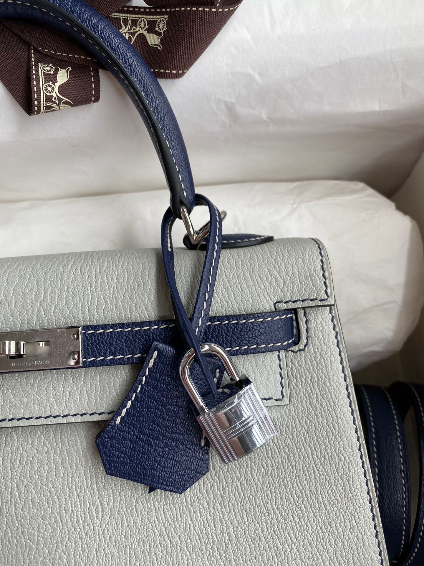 Hermes Kelly Sellier 25 Bicolor Bag in Pearl Grey and Blue Mysore Goatskin