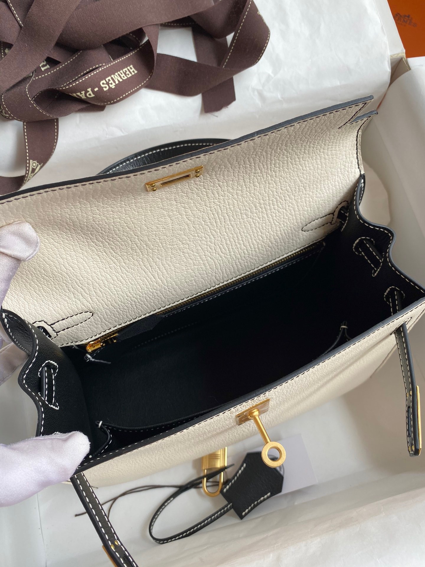 Hermes Kelly Sellier 25 Bicolor Bag in White and Black Mysore Goatskin