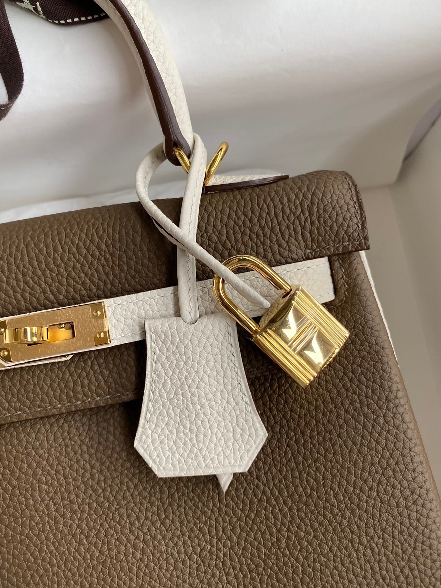 Hermes Kelly Retourne 25 Bicolor Bag in Taupe and Craie Clemence Calfskin