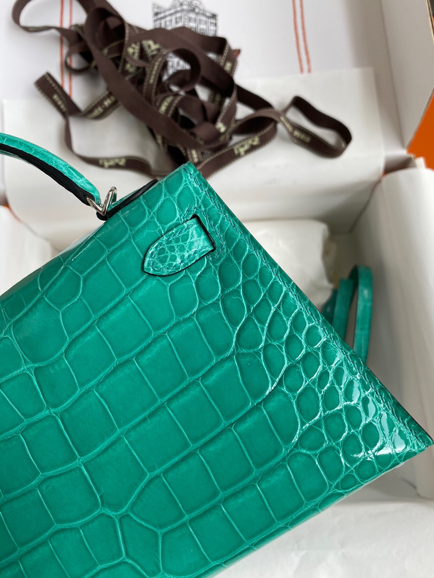 Hermes Kelly Mini II Sellier Handmade Bag In Vert Jude Shiny Alligator Leather