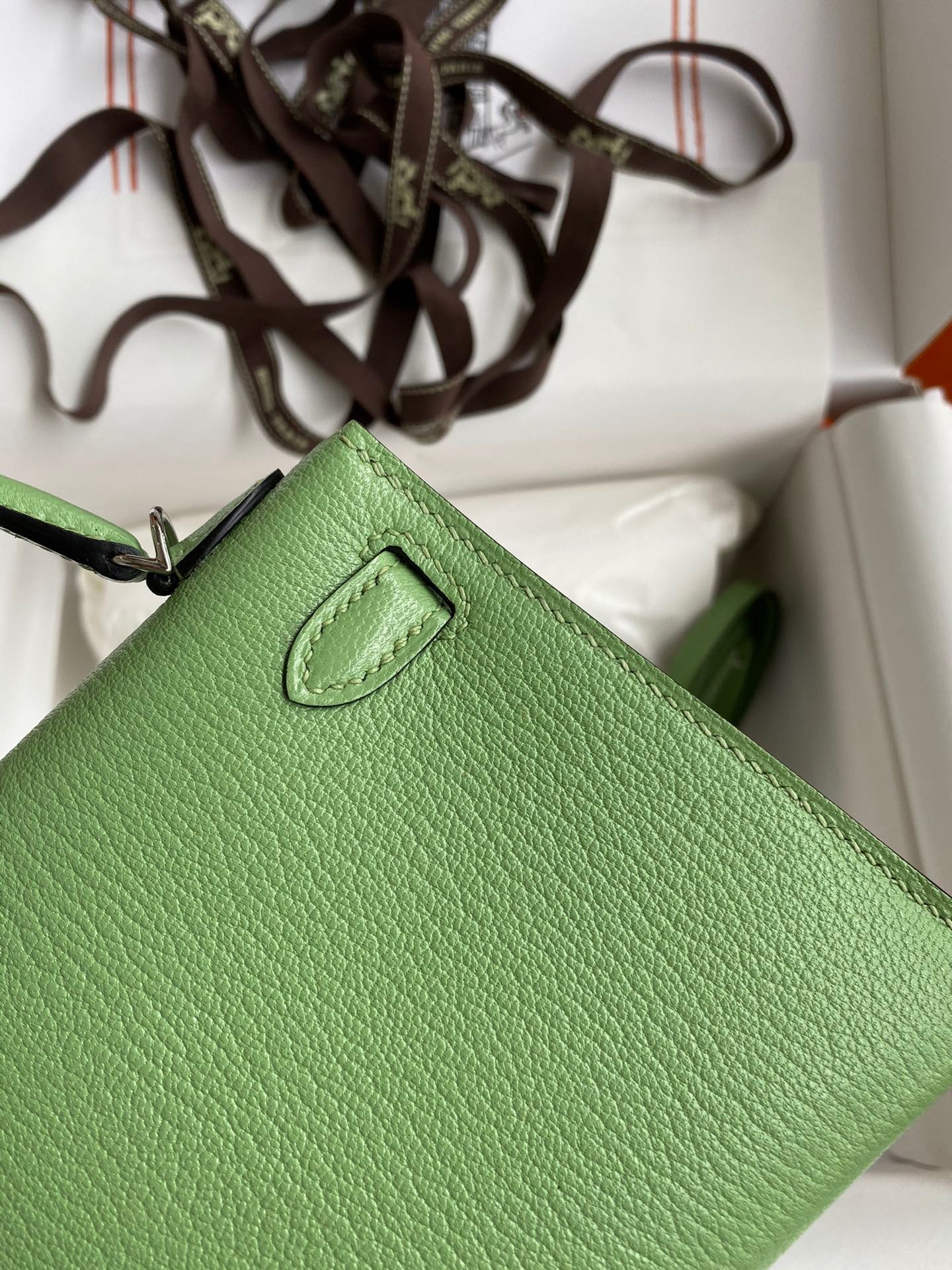 Hermes Kelly Mini II Sellier Handmade Bag In Vert Criquet Chevre Mysore Leather