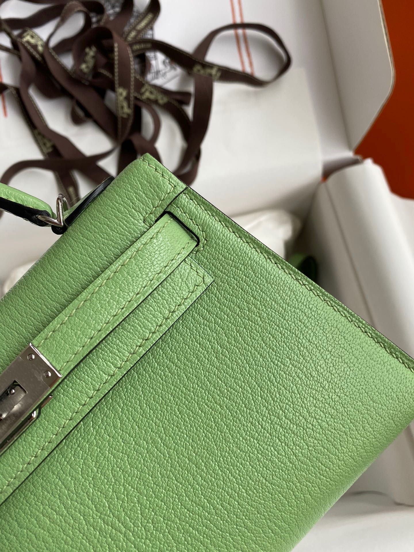 Hermes Kelly Mini II Sellier Handmade Bag In Vert Criquet Chevre Mysore Leather