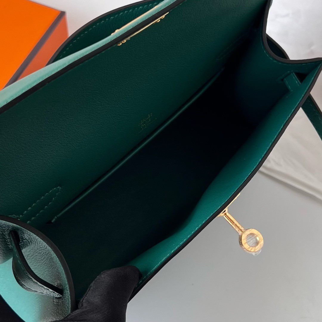 Hermes Kelly Pochette Handmade Bag In Malachite Swift Calfskin