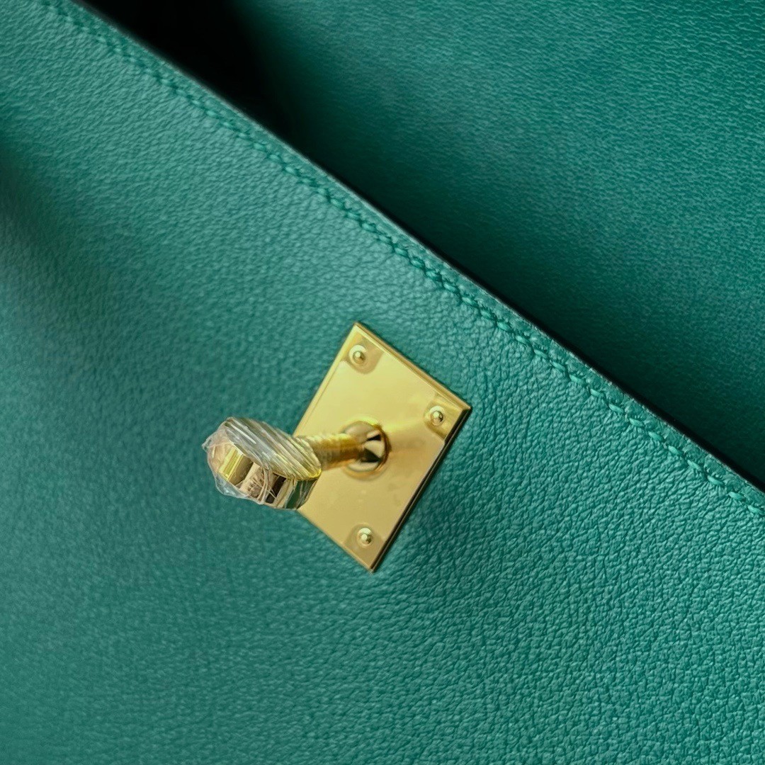 Hermes Kelly Pochette Handmade Bag In Malachite Swift Calfskin