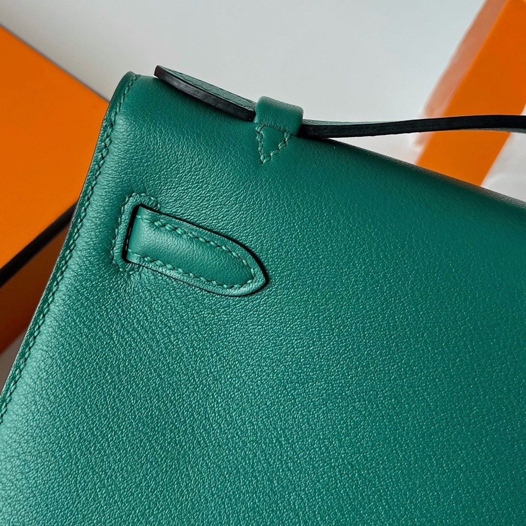 Hermes Kelly Pochette Handmade Bag In Malachite Swift Calfskin