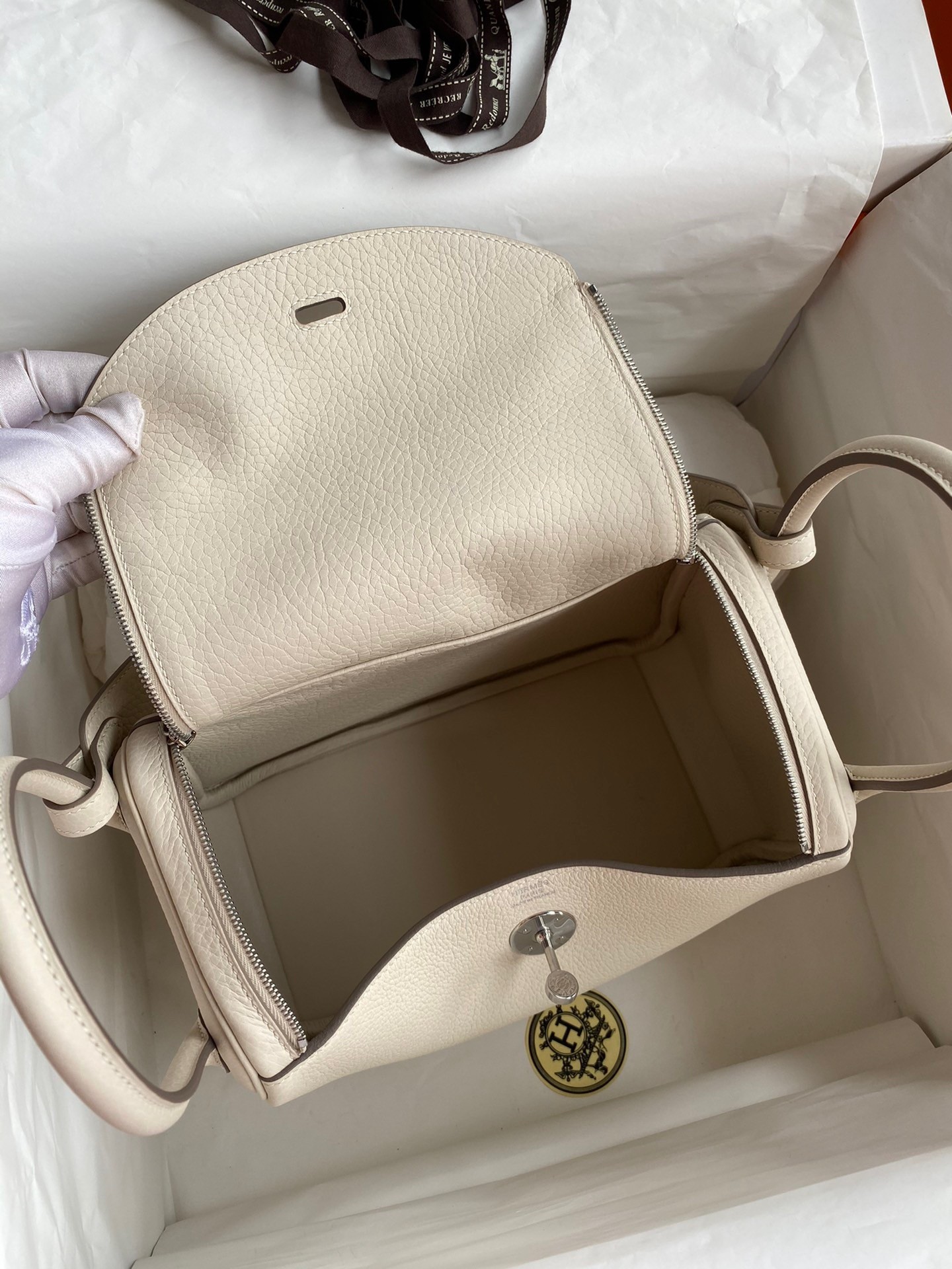 Hermes Lindy 26 Handmade Bag In Craie Clemence Leather