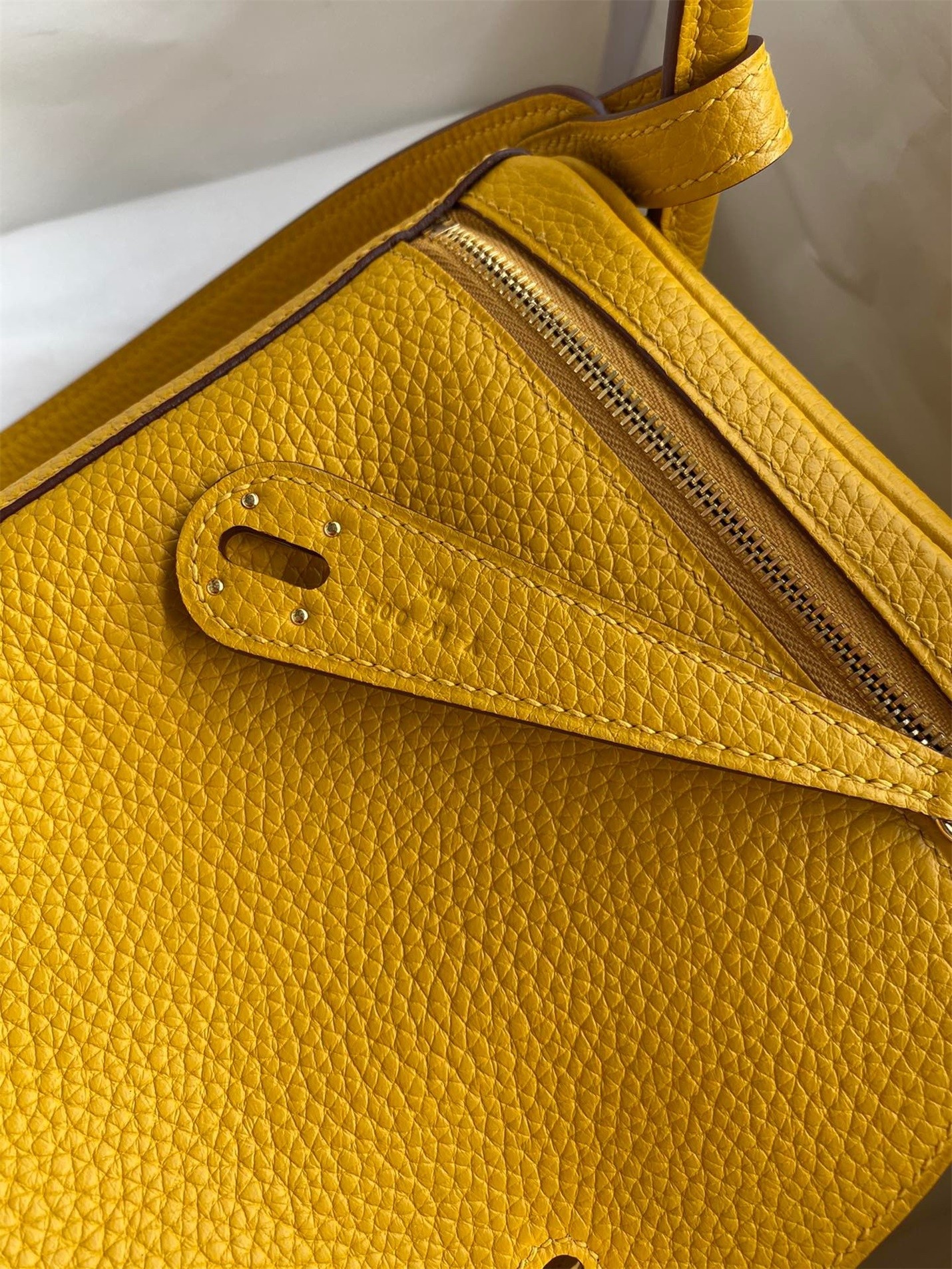 Hermes Lindy 26 Handmade Bag In Jaune Ambre Clemence Leather